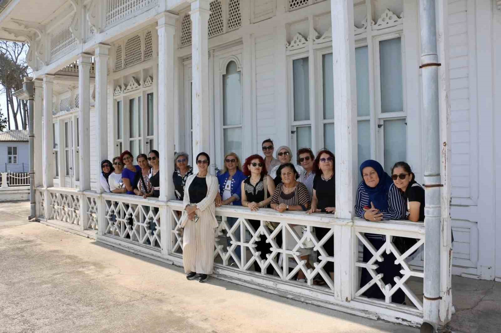 Kocaeli’nin kadın muhtarları yüzlerce yıllık tarihi yapıları gezdi
