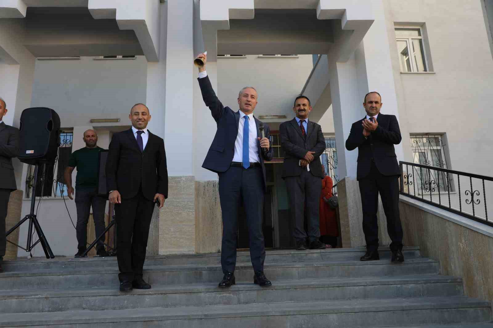 Ağrı’da 2025-2026 eğitim öğretim yılı ilk ders ziliyle başladı