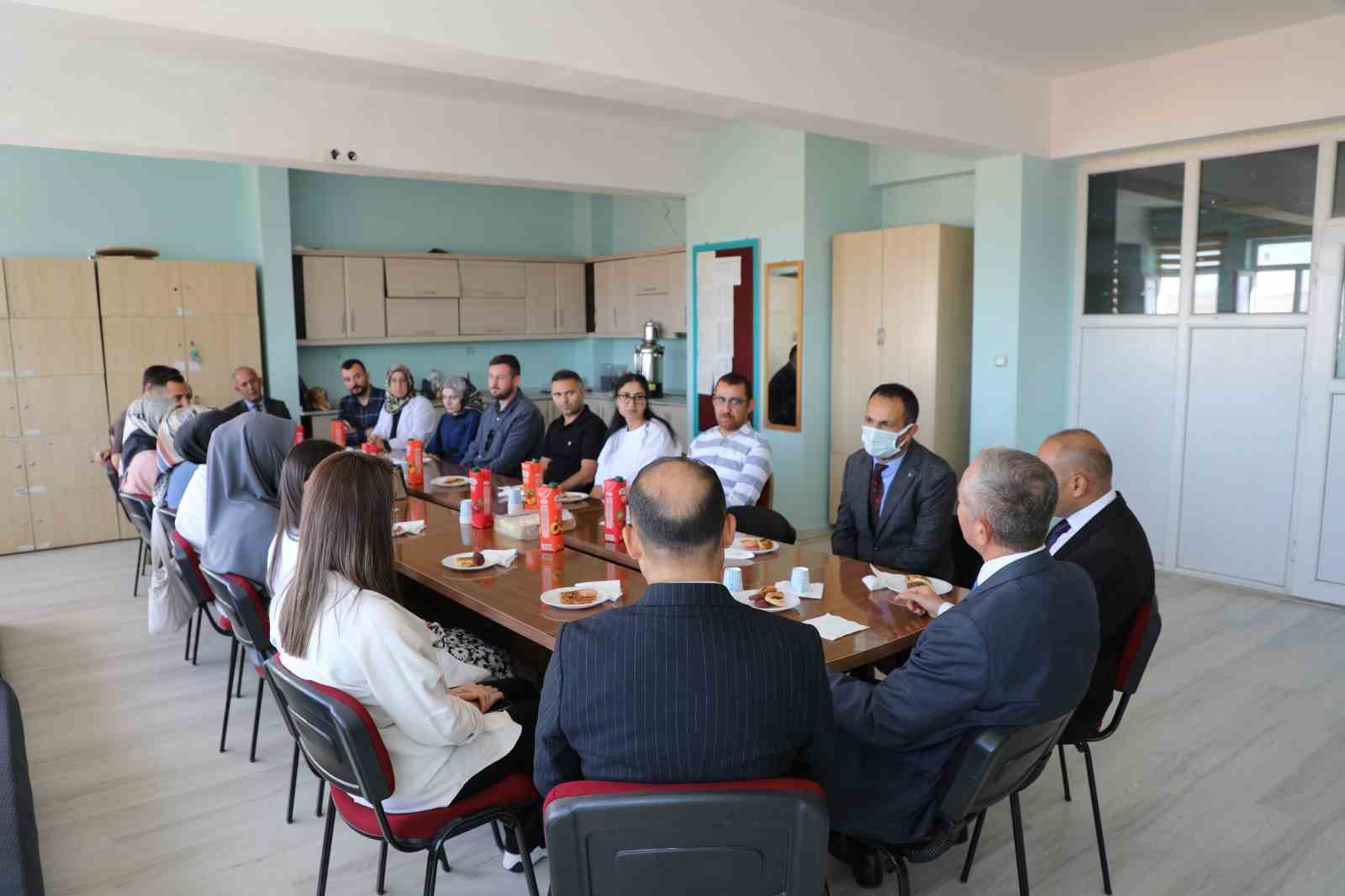 Ağrı&rsquo;da 2025-2026 eğitim &ouml;ğretim yılı ilk ders ziliyle başladı
