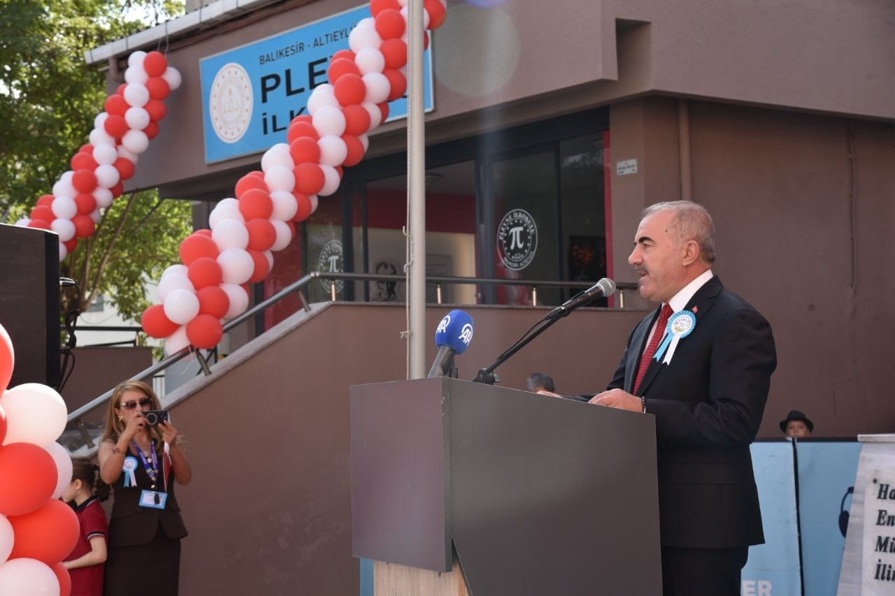 Balıkesir&rsquo;de okullarda ders zili &ccedil;aldı
