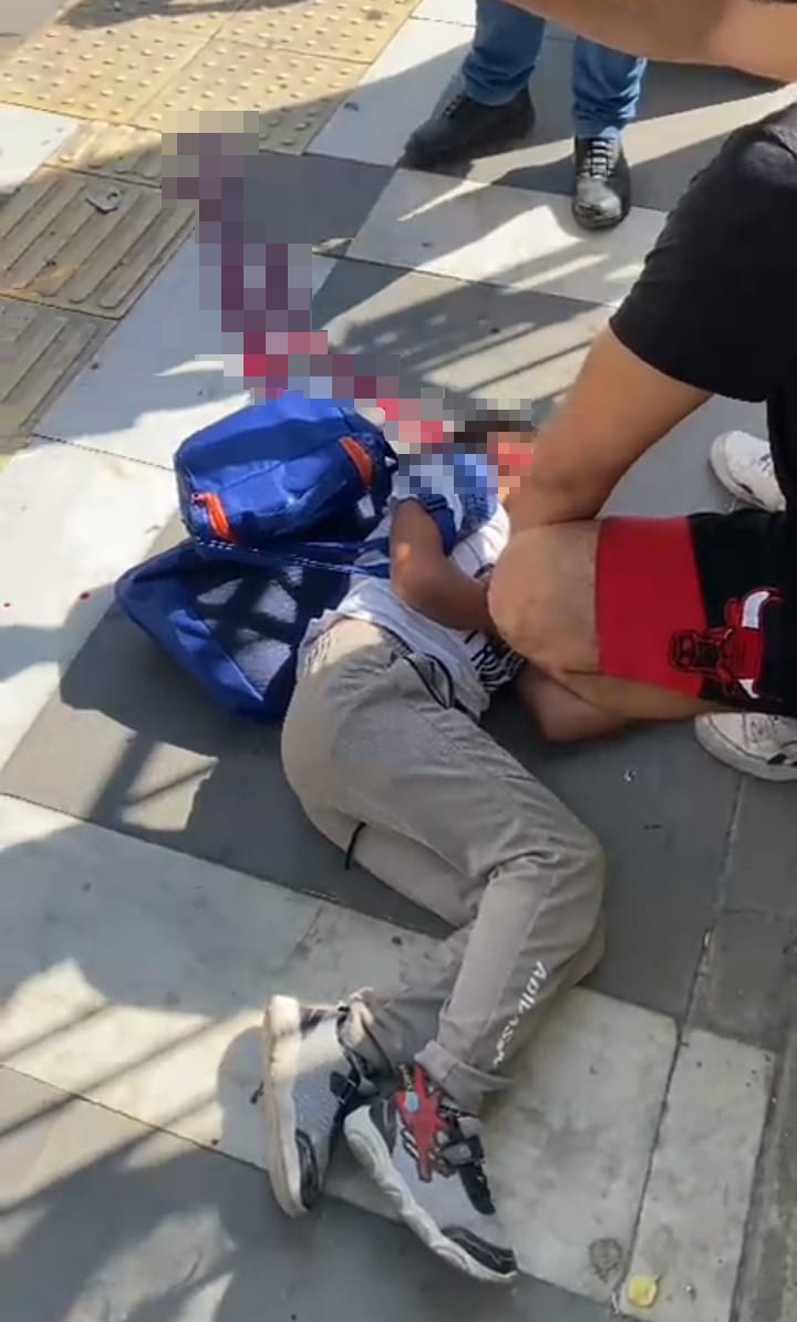 Şanlıurfa’da otomobil durakta bekleyenlere çarptı: 1 öğrenci öldü, 3 kişi yaralandı