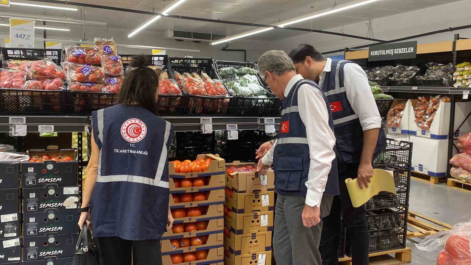 Mersin’de marketler denetleniyor