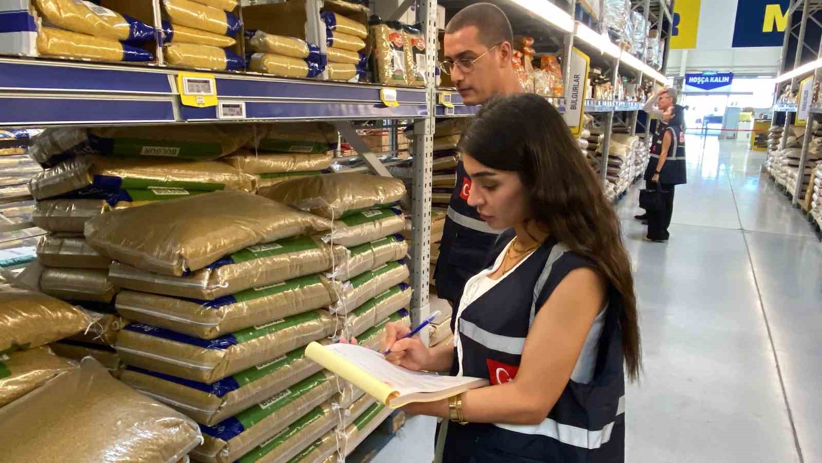 Mersin&rsquo;de marketler denetleniyor
