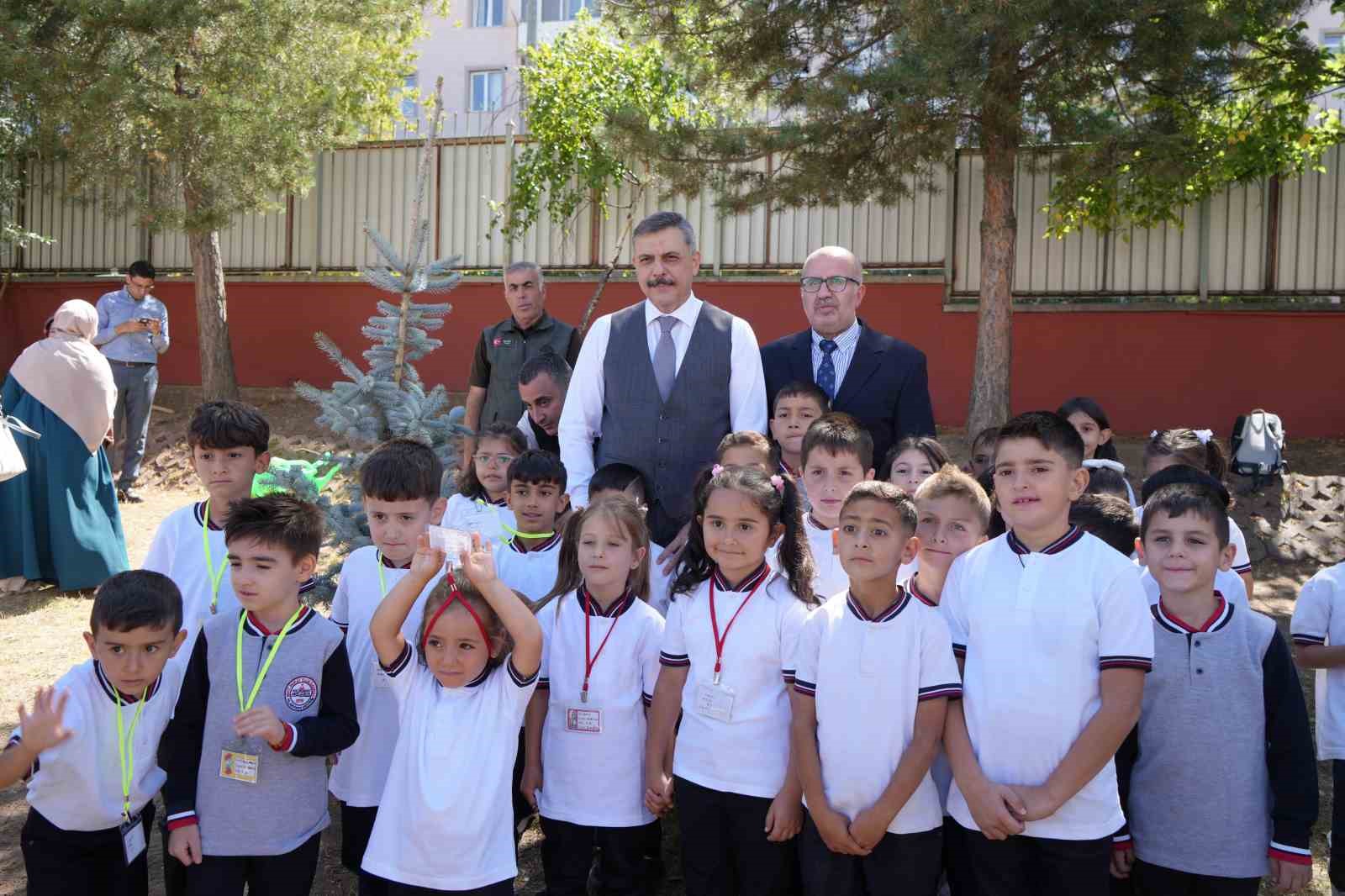 İlk ders zili "Yeşil Vatan" i&ccedil;in &ccedil;aldı
