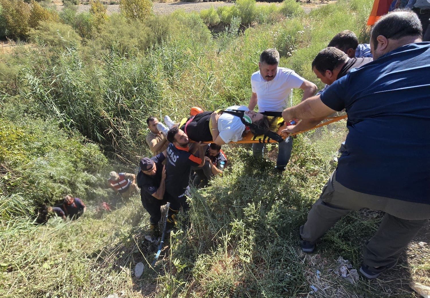 Siirt’te öğretmenleri taşıyan otomobil dereye uçtu: 2 yaralı