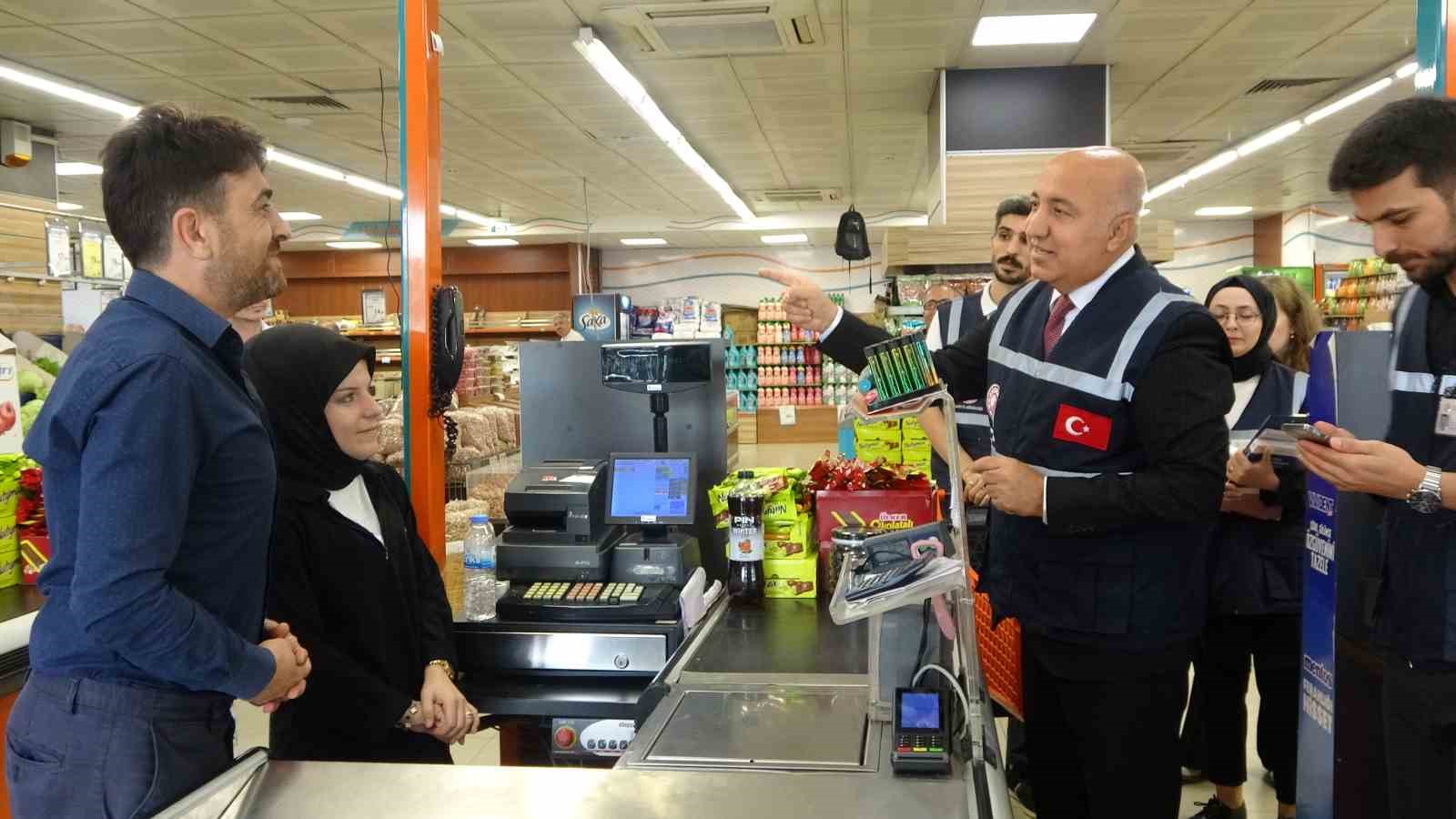 Okulun ilk g&uuml;n&uuml; marketler mercek altında
