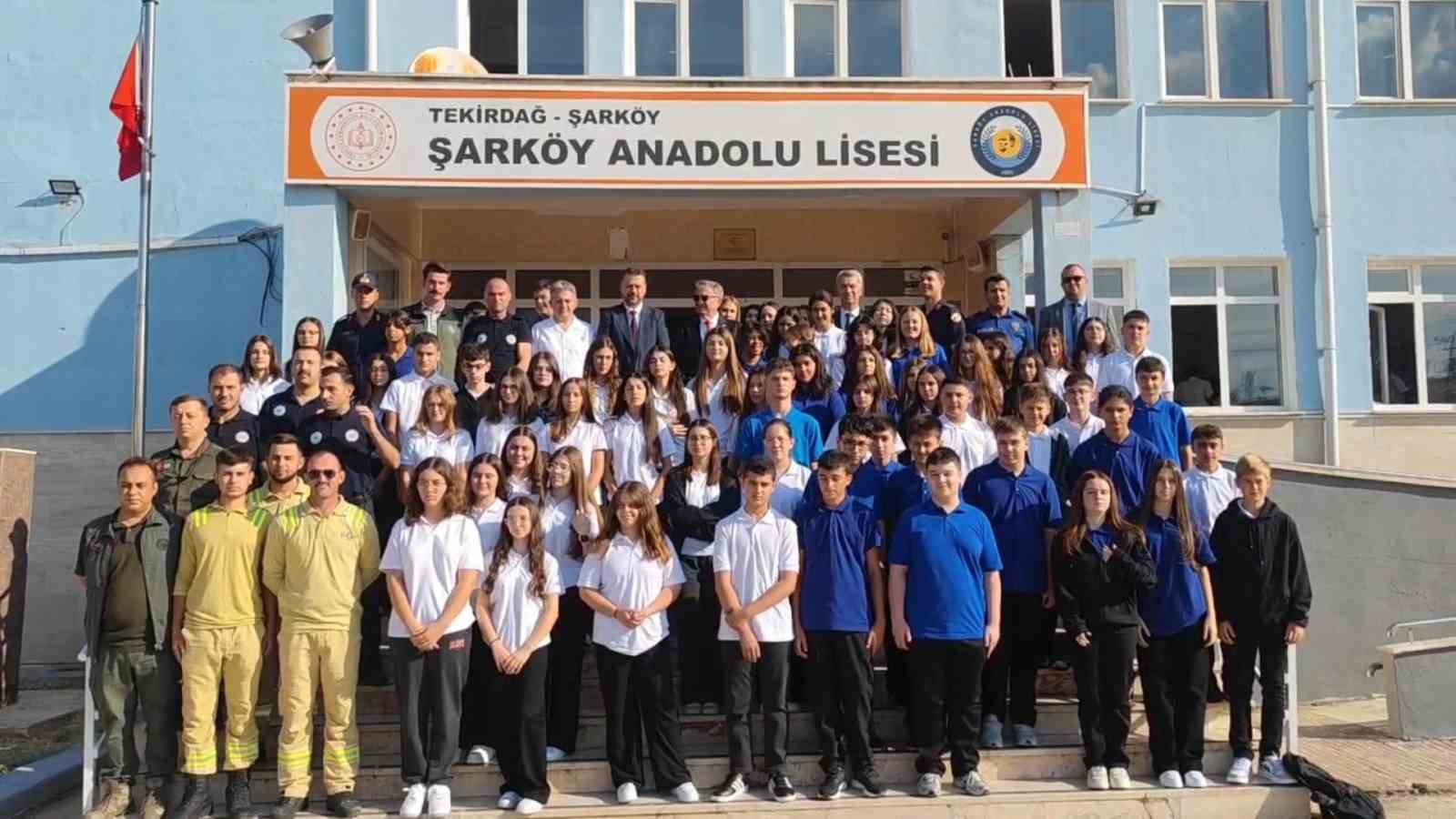 Tekirdağ&rsquo;da liseliler fidan dikti
