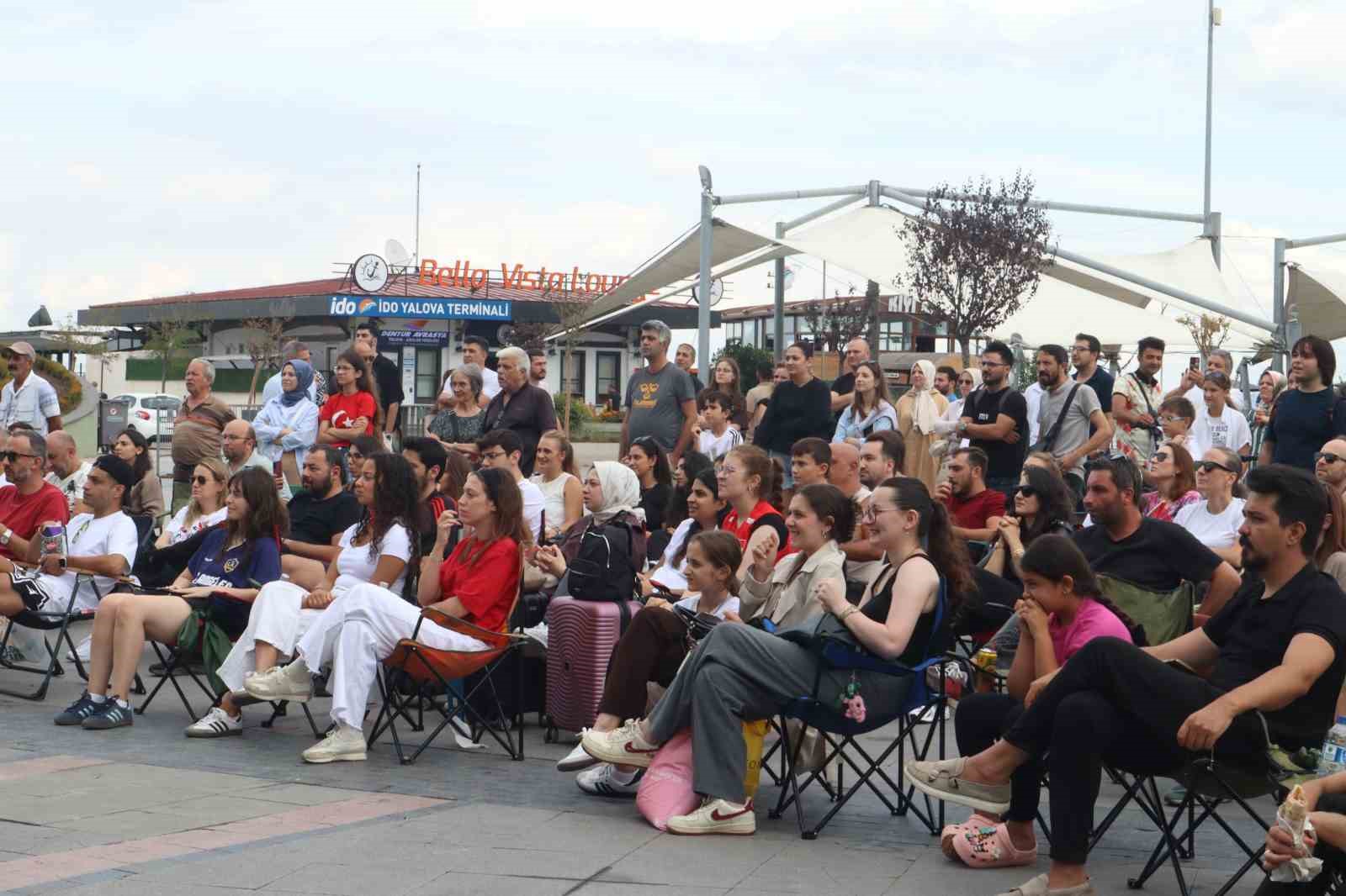 Yalova&rsquo;da milli takımların ma&ccedil;ları dev ekranlarda izlendi
