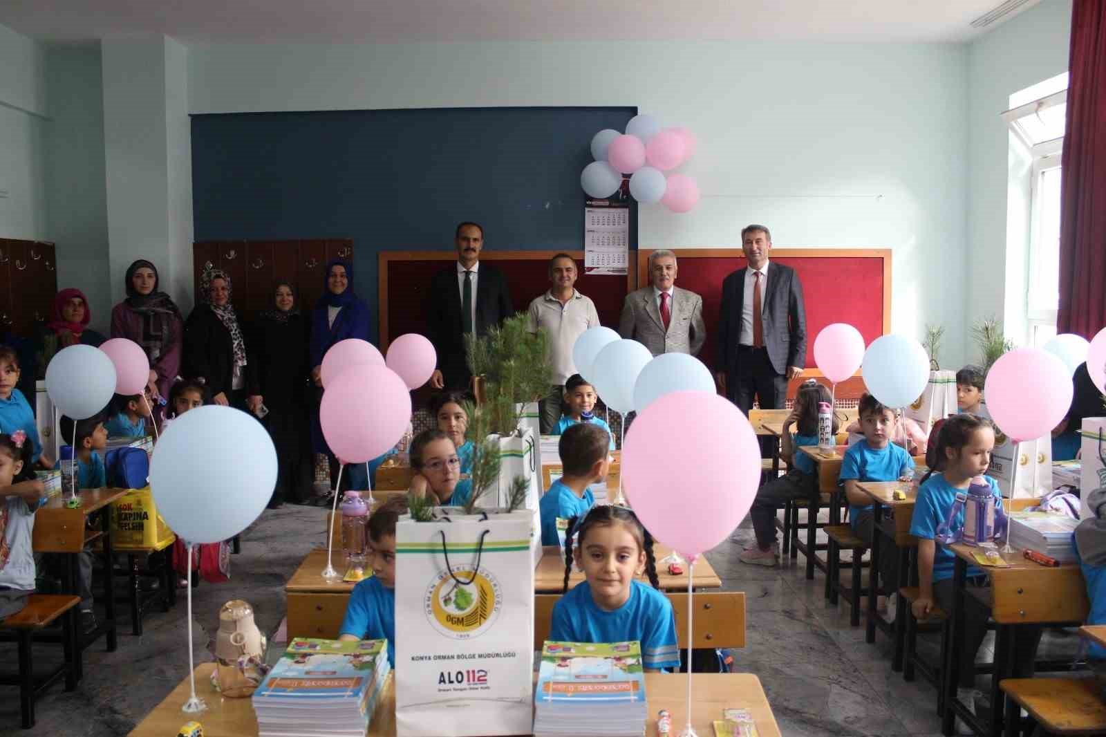 Beyşehir&rsquo;de İlk&ouml;ğretim Haftası&rsquo;nda fidanlar toprakla buluşturuldu
