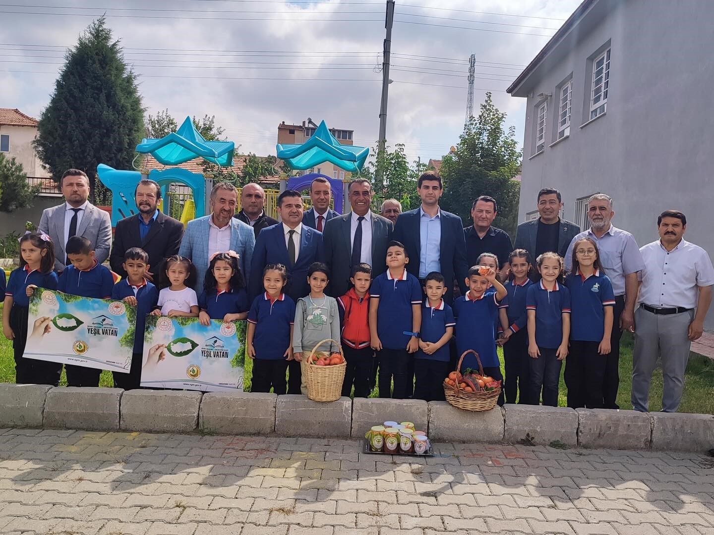 Altıntaş’ta eğitim öğretim yılı doğa sevgisiyle başladı