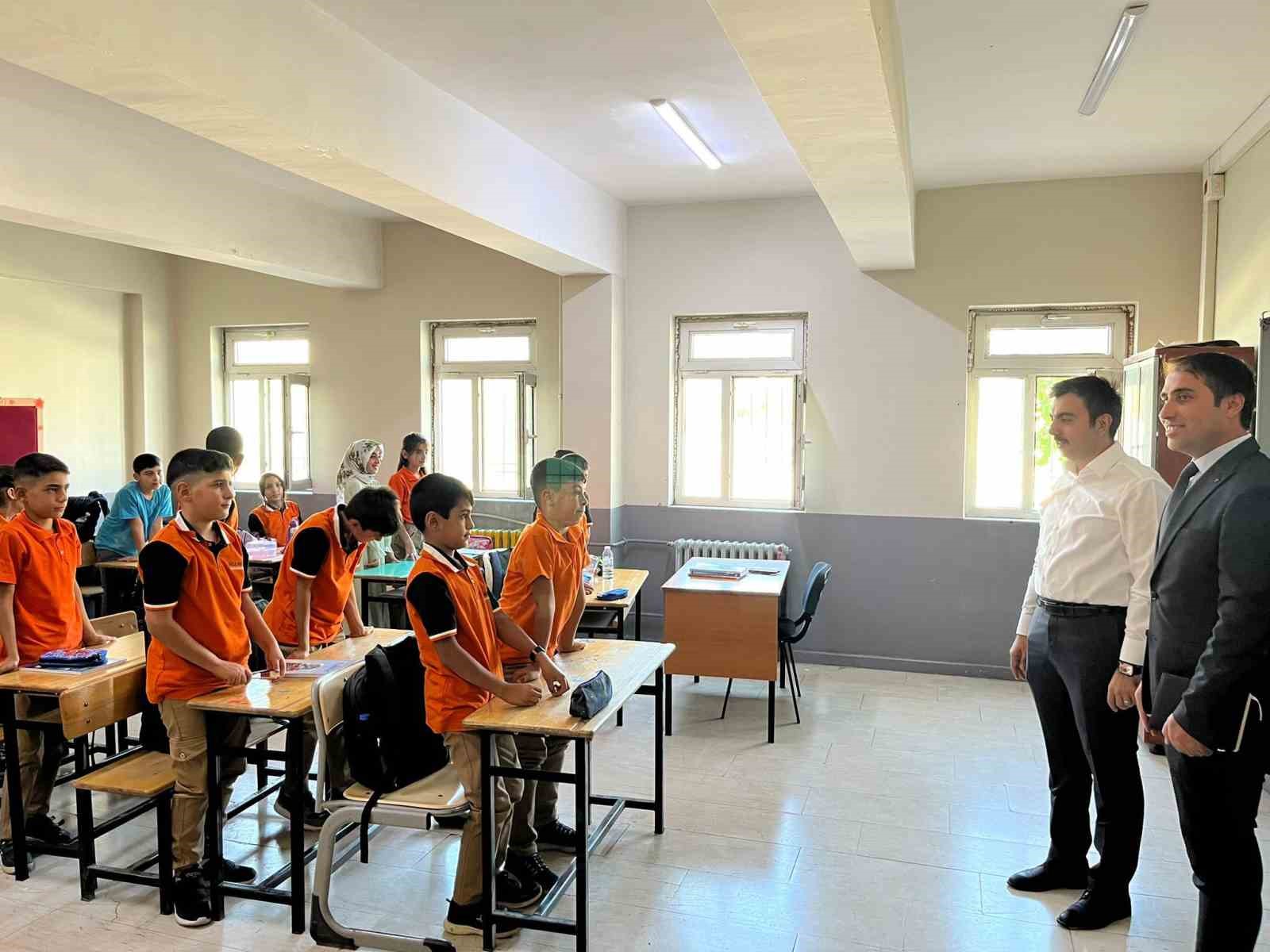 Dicle’de yeni eğitim - öğretim yılının ilk ders zili çaldı