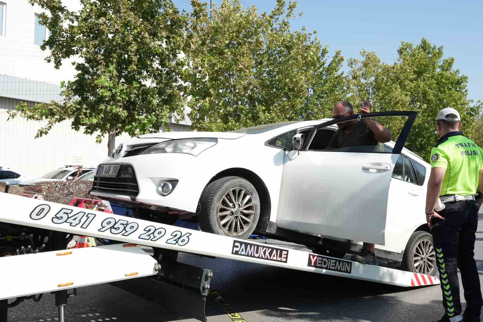 Karşıdan karşıya ge&ccedil;mek isteyen kadın otomobil &ccedil;arpması sonucu hayatını kaybetti
