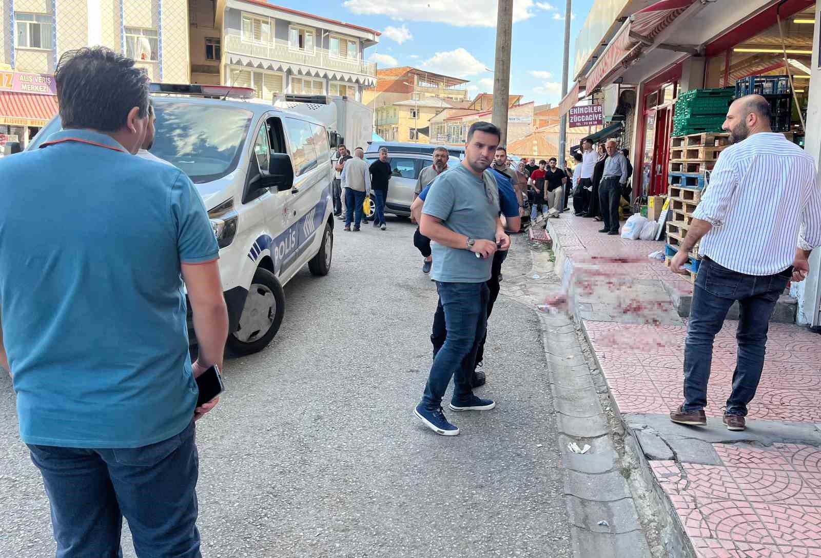 Kardeşi tarafından bı&ccedil;aklanan gen&ccedil; ağır yaralandı
