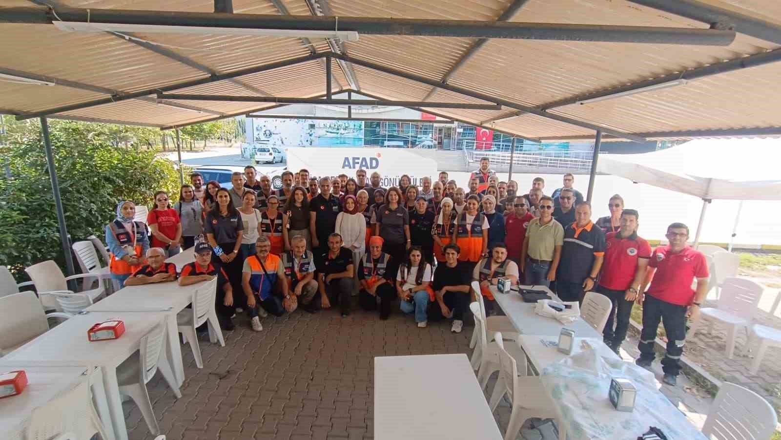 Manisa&rsquo;da 20 binden fazla AFAD g&ouml;n&uuml;ll&uuml;s&uuml; afetlere karşı hazır
