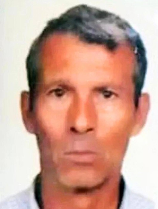 Lastiğini tamir ettiği kamyonet ile trakt&ouml;r arasına sıkışarak hayatını kaybetti
