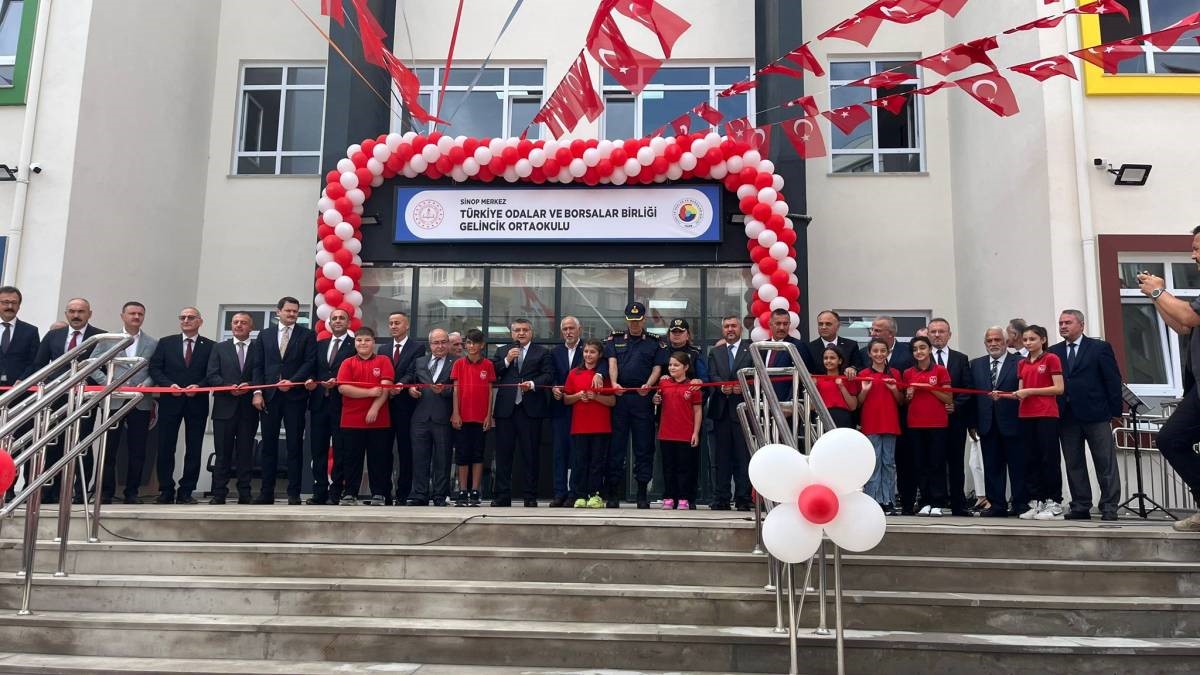 Sinop&rsquo;ta yeni eğitim-&ouml;ğretim yılı t&ouml;renle başladı, TOBB Gelincik Ortaokulu a&ccedil;ıldı
