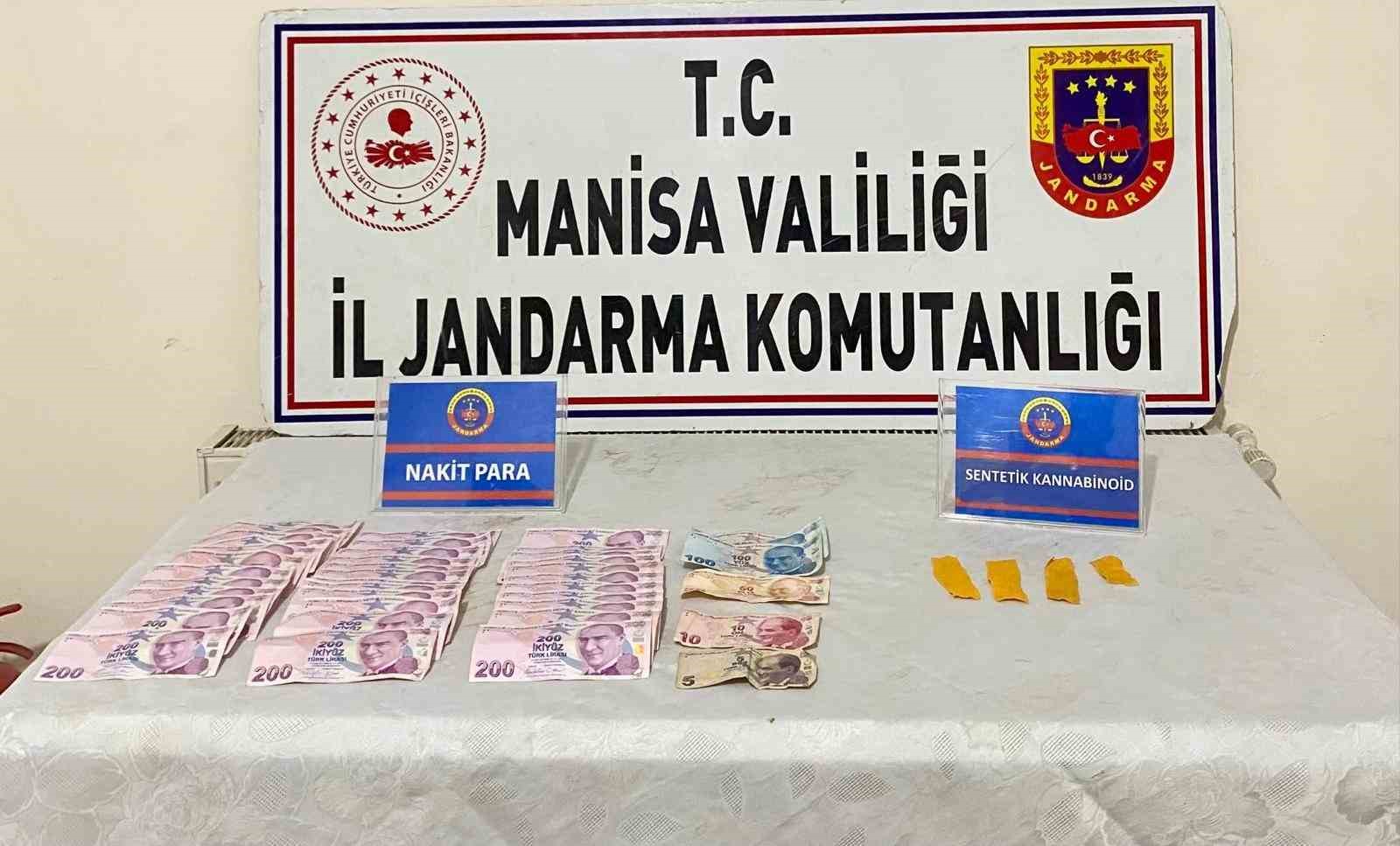 Manisa’da zehir tacirlerine geçit yok: 64 kök kenevir, 335 gram esrar ele geçirildi