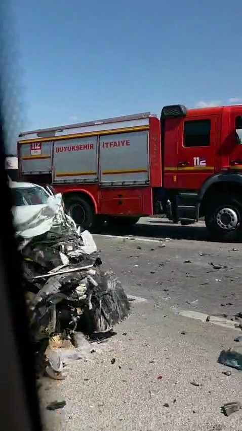 Akhisar&rsquo;da patlayan lastik faciaya yol a&ccedil;tı: 1 &ouml;l&uuml;, 3 yaralı
