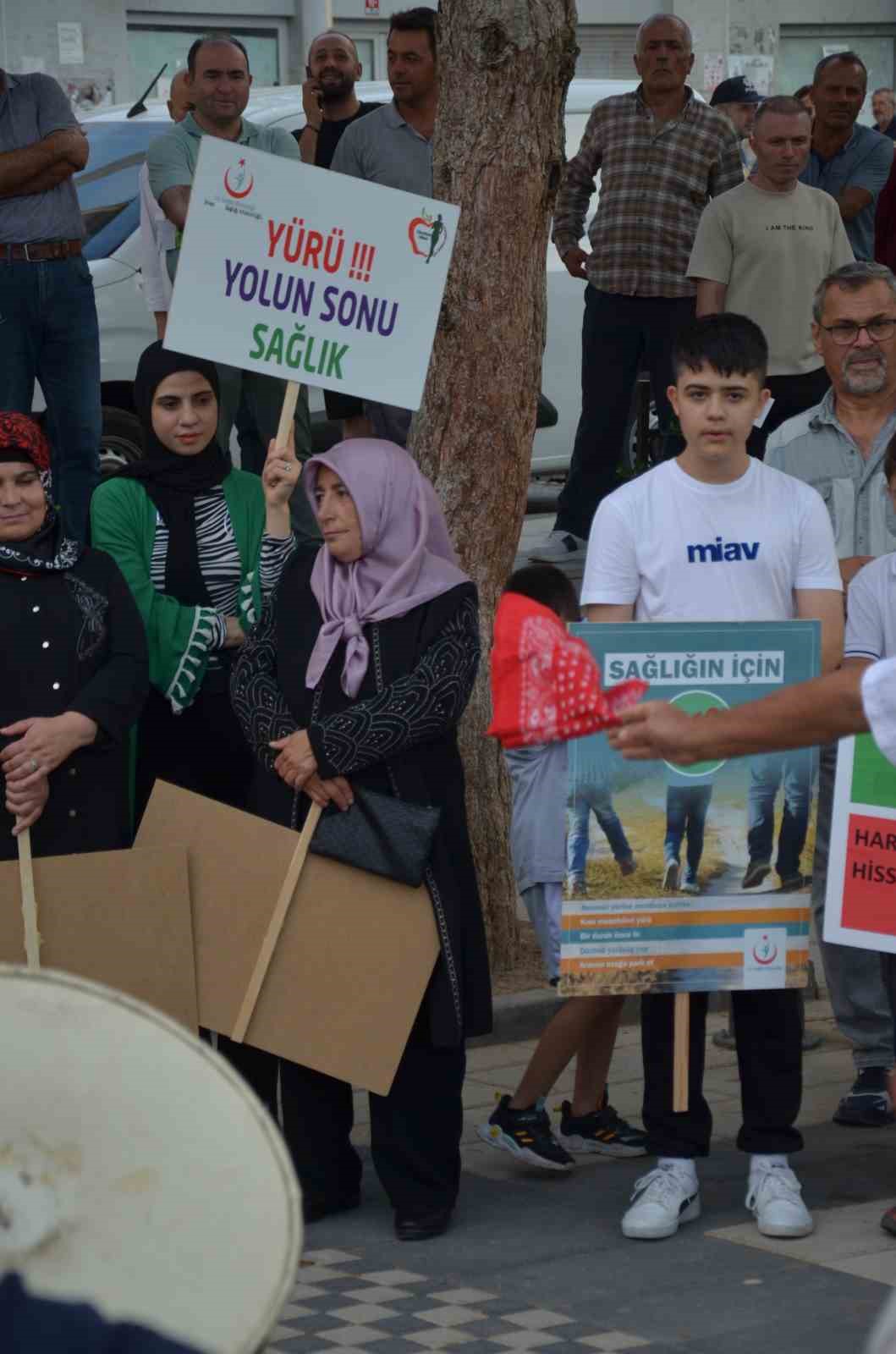 Obeziteye dikkat &ccedil;ekmek i&ccedil;in y&uuml;r&uuml;y&uuml;ş yapıp halay &ccedil;ektiler
