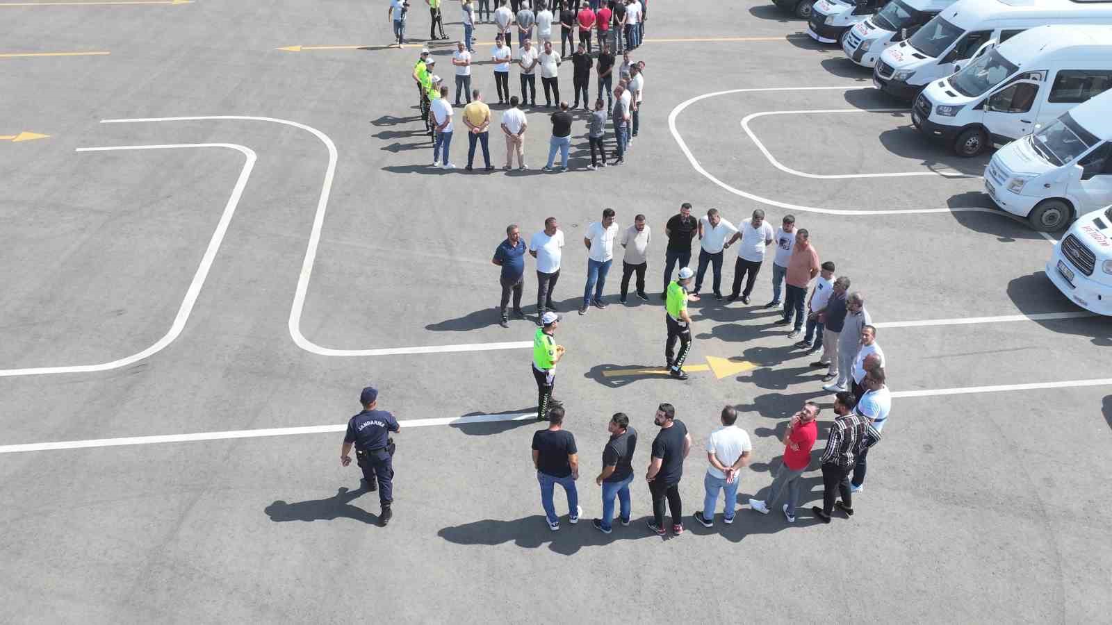 Batman&rsquo;da okul servislerine denetim ve eğitim
