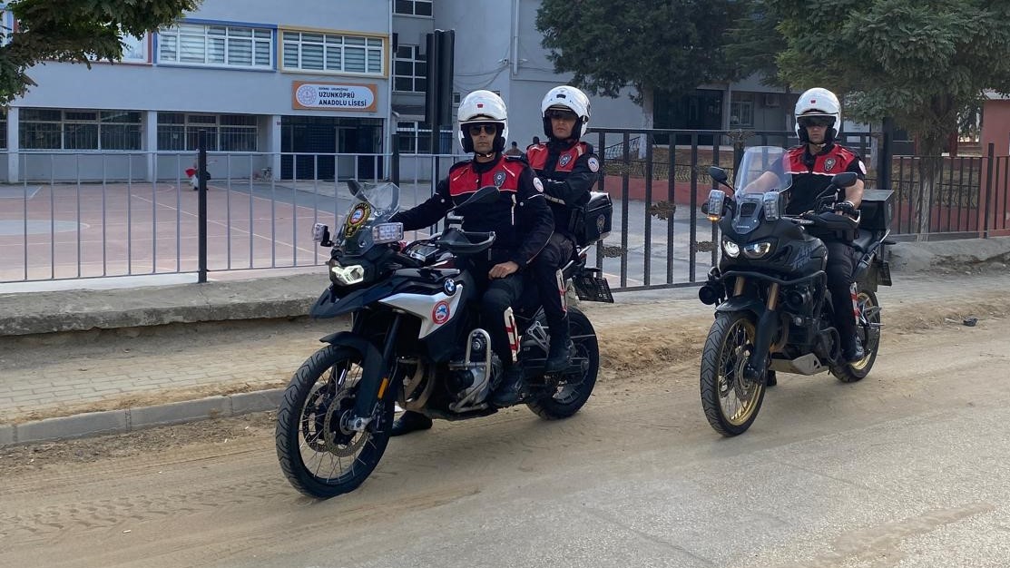 Uzunk&ouml;pr&uuml;&rsquo;de Yunus timlerinden okul &ccedil;evrelerinde sıkı denetim
