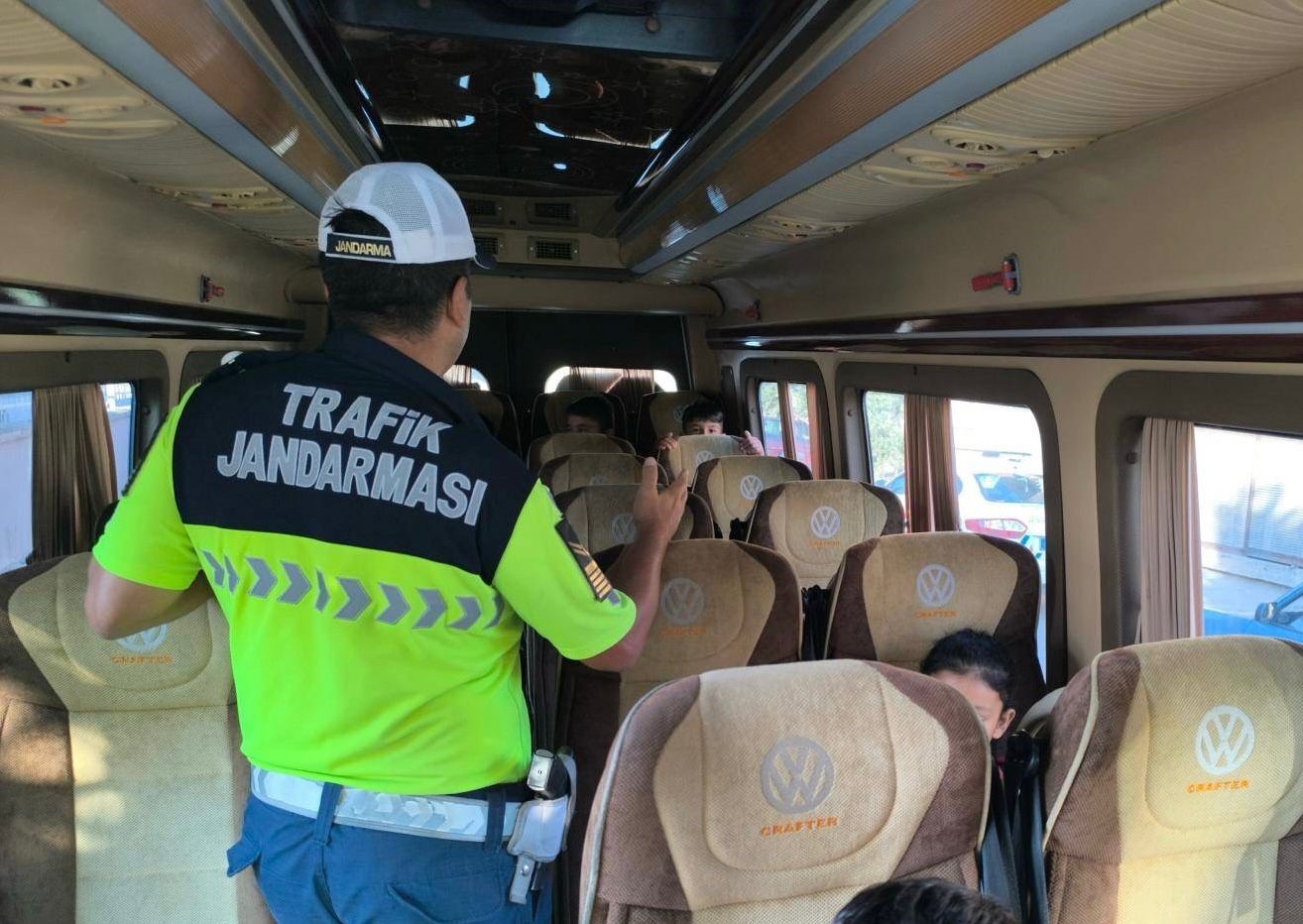 Okulun ilk g&uuml;n&uuml;nde servislere sıkı denetim
