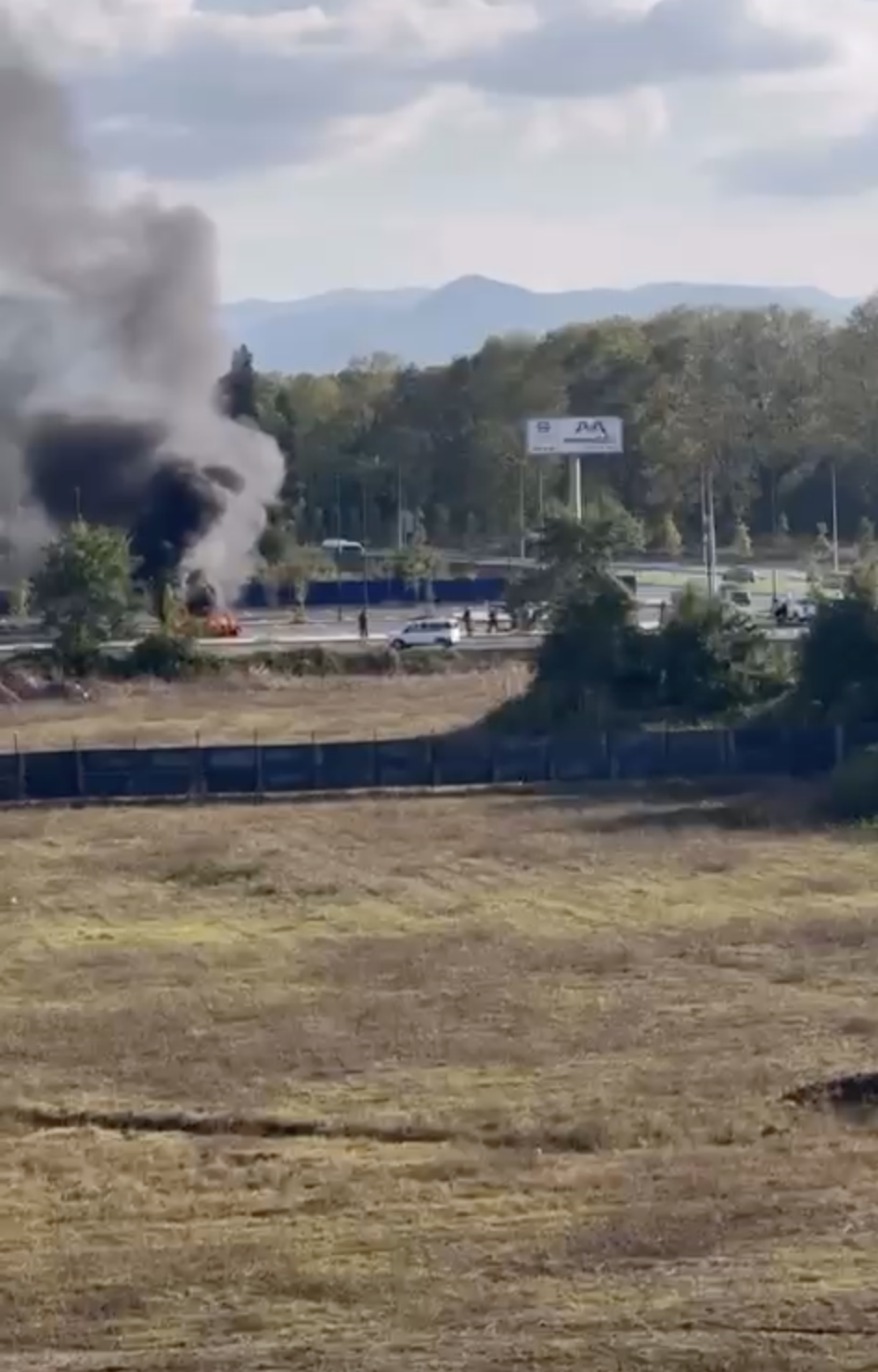 Motor arızası veren yabancı plakalı aracını gümrükten geçiremeyince yaktı
