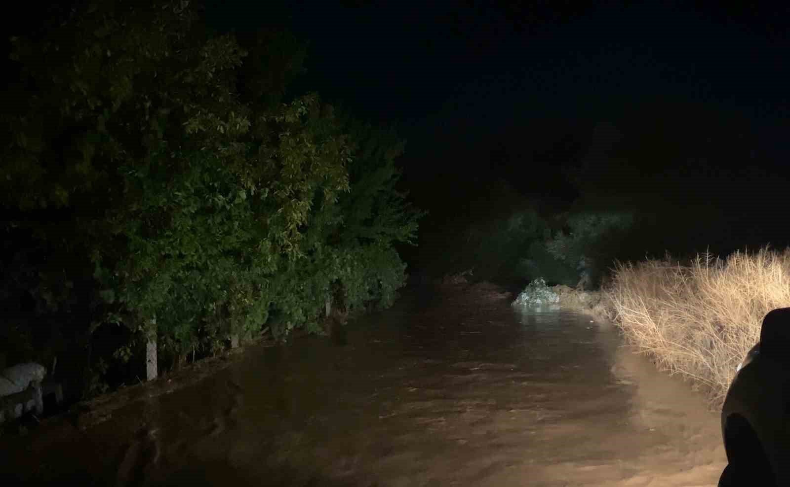 Kırıkkale’yi sağanak vurdu: Dereler taştı, ekipler anında müdahale etti