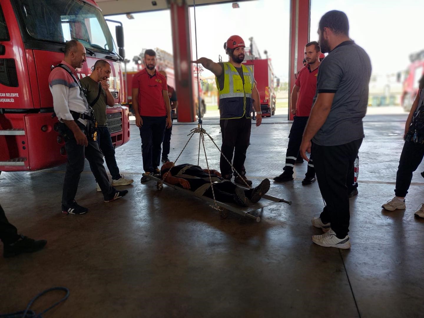 Belediye personeline y&uuml;ksekte &ccedil;alışma eğitici eğitimi verildi
