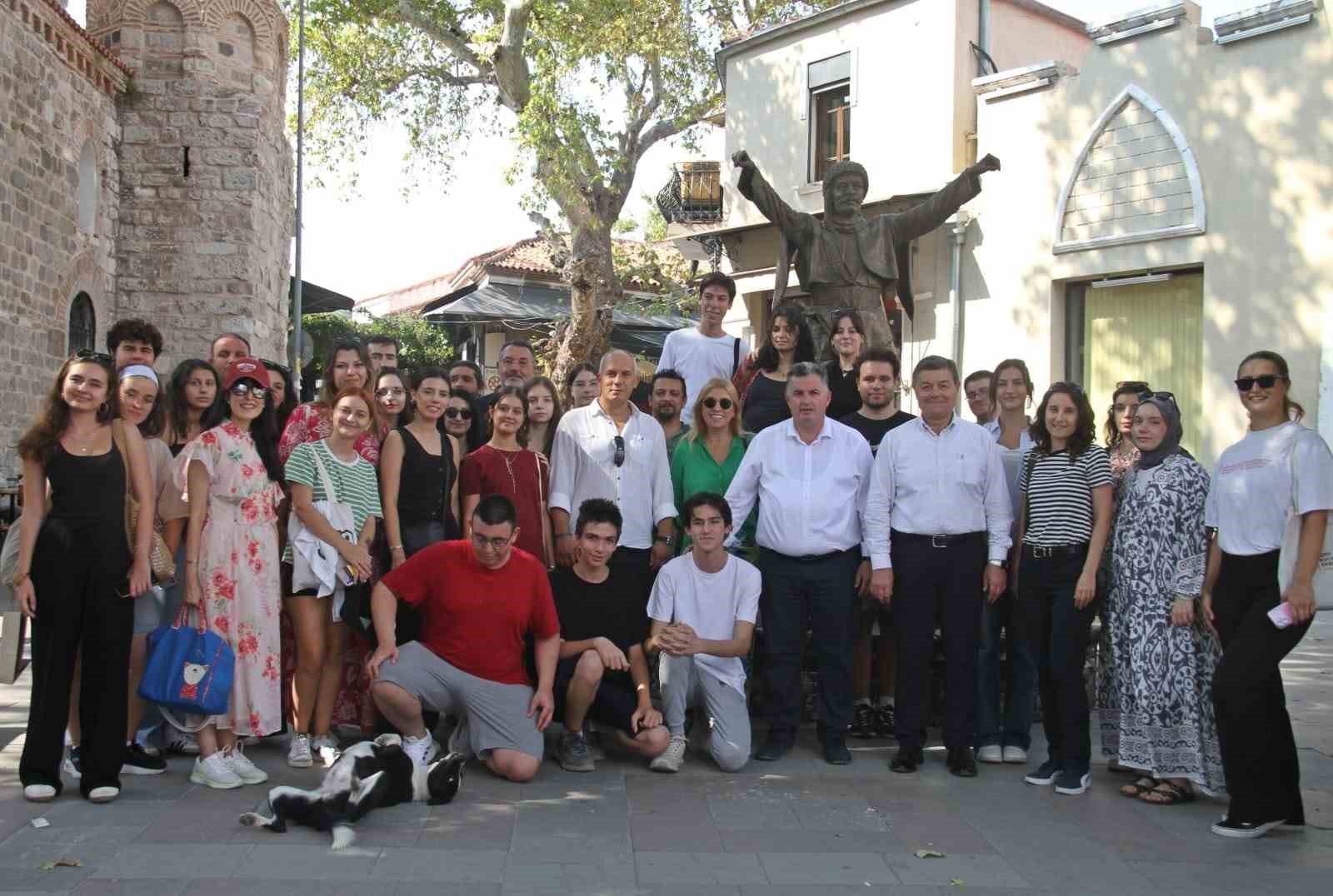 Gençlerden Bergama’da kültür gezisi