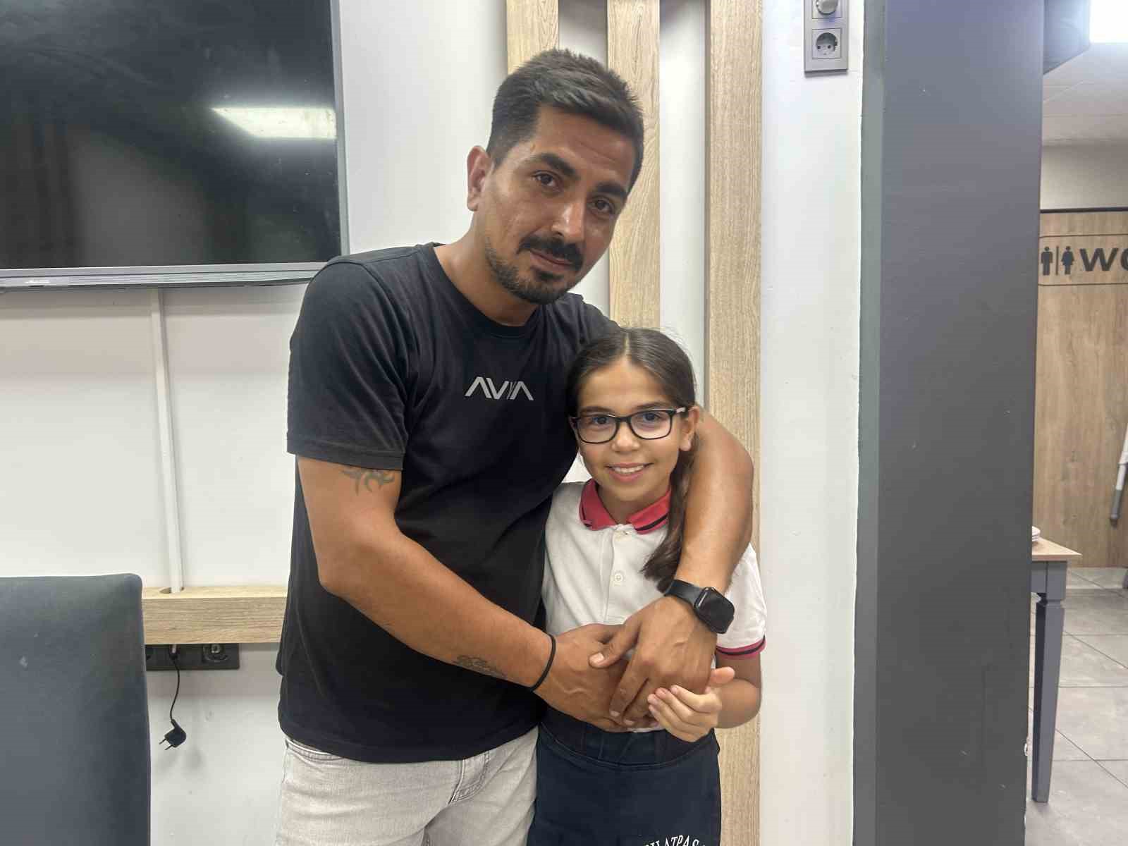 İnternette gördüğü akımla tüm şehre kızının doğum gününü kutlattı