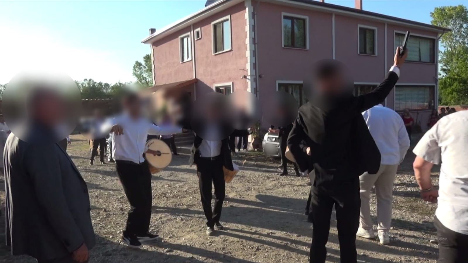 Düğünde maganda kurşunuyla 1 kişi yaralandı, 8 kişi gözaltına alındı