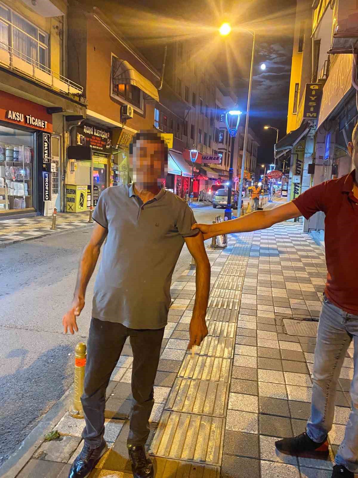 Alkollü şahıs caddeyi karıştırdı