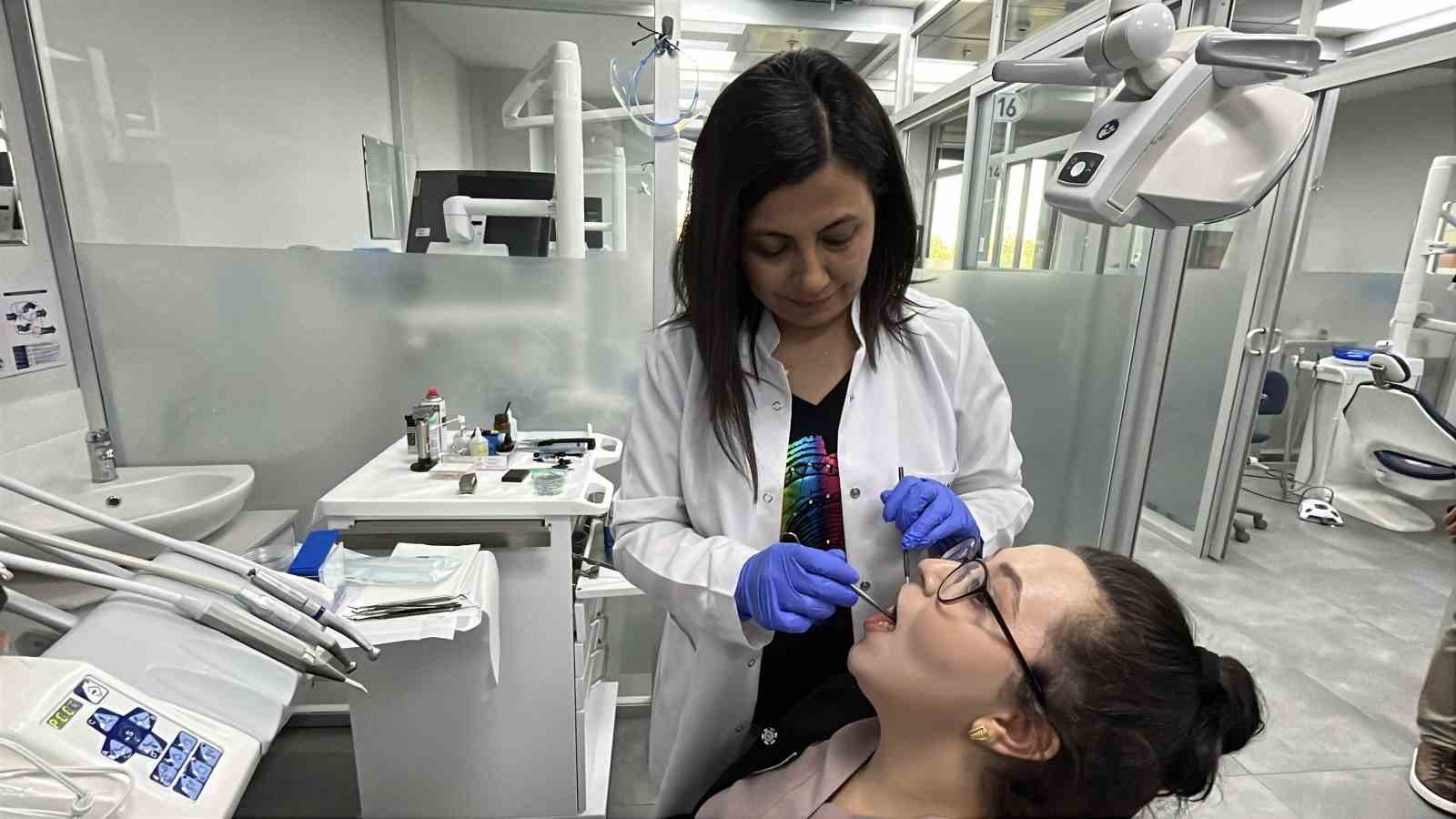 Ağız ve diş sağlığı mutluluğu etkiliyor
