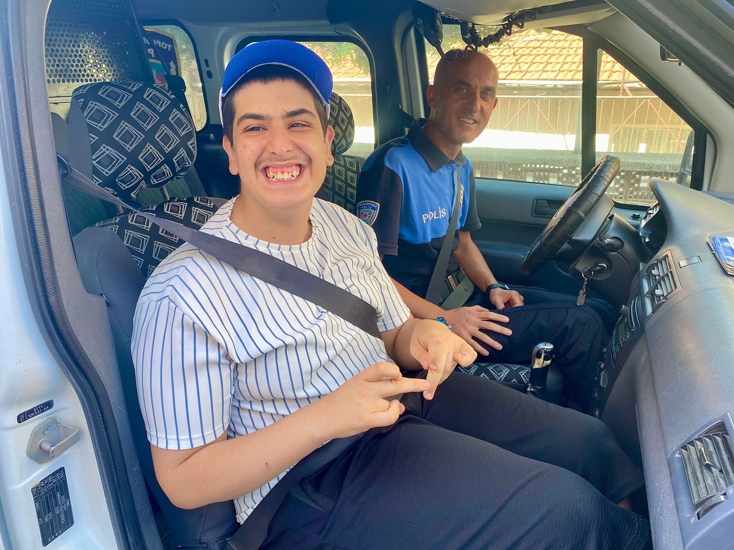 Polislerden özel çocuğa unutulmaz sürpriz