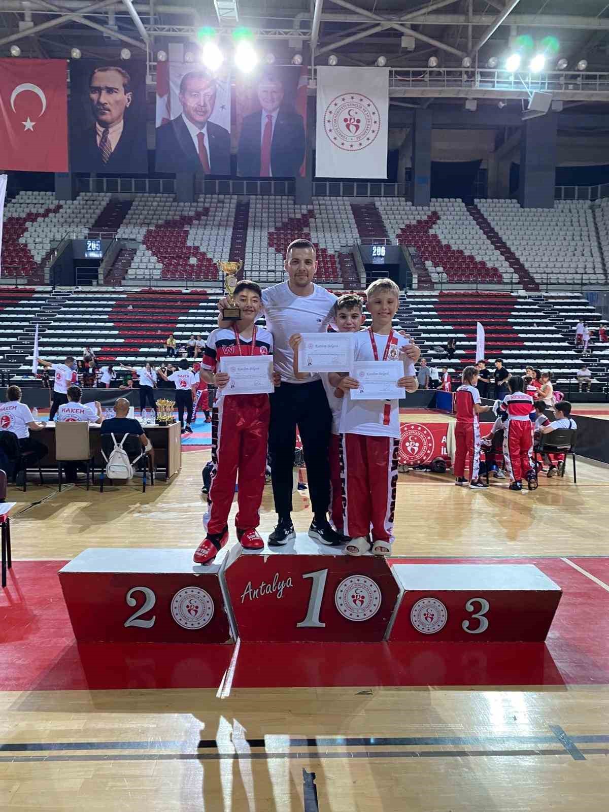 Kemer&rsquo;e 6 madalya ile d&ouml;nd&uuml;ler
