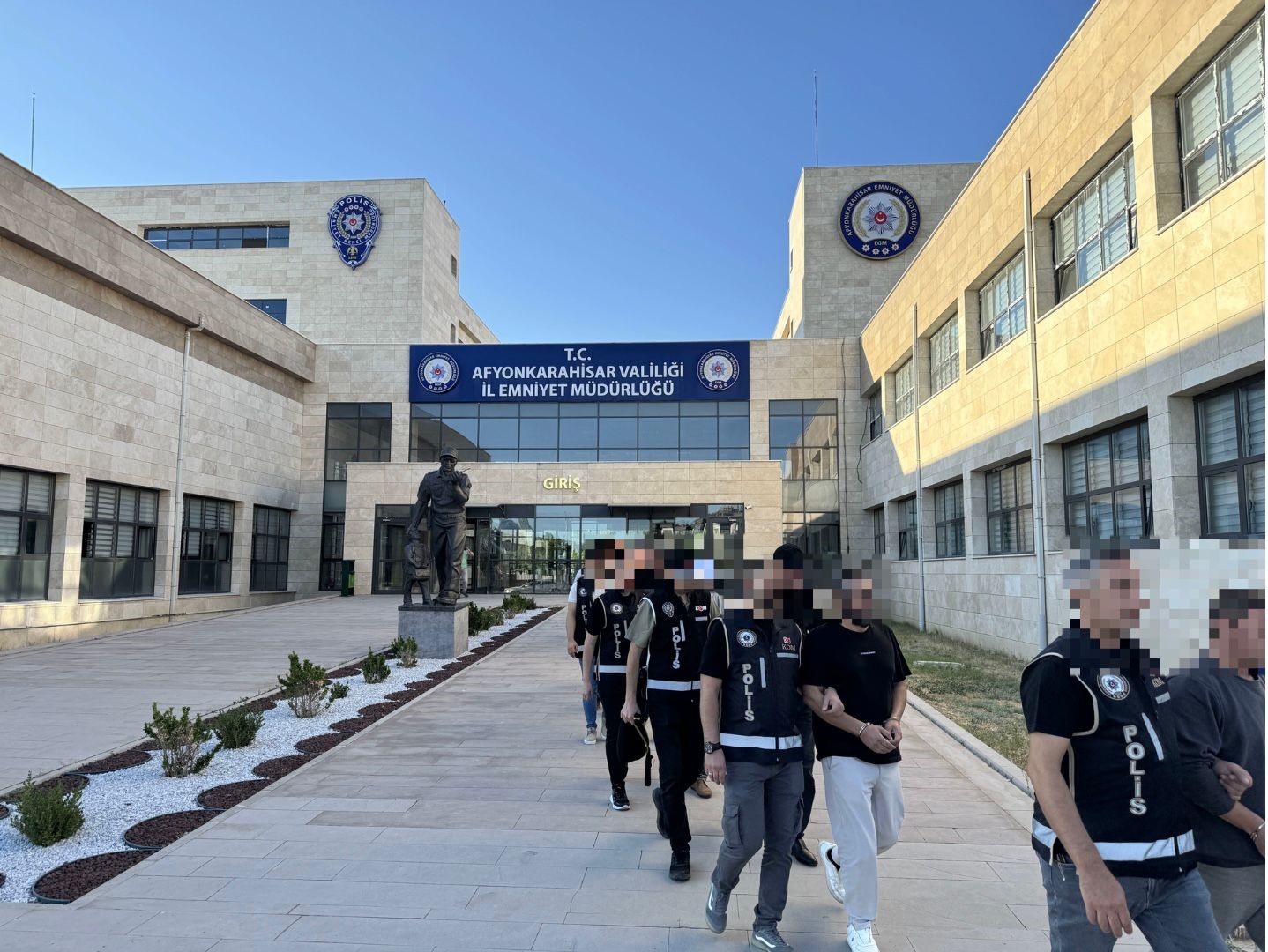 Rüşvet operasyonunda 9 kişi tutuklandı