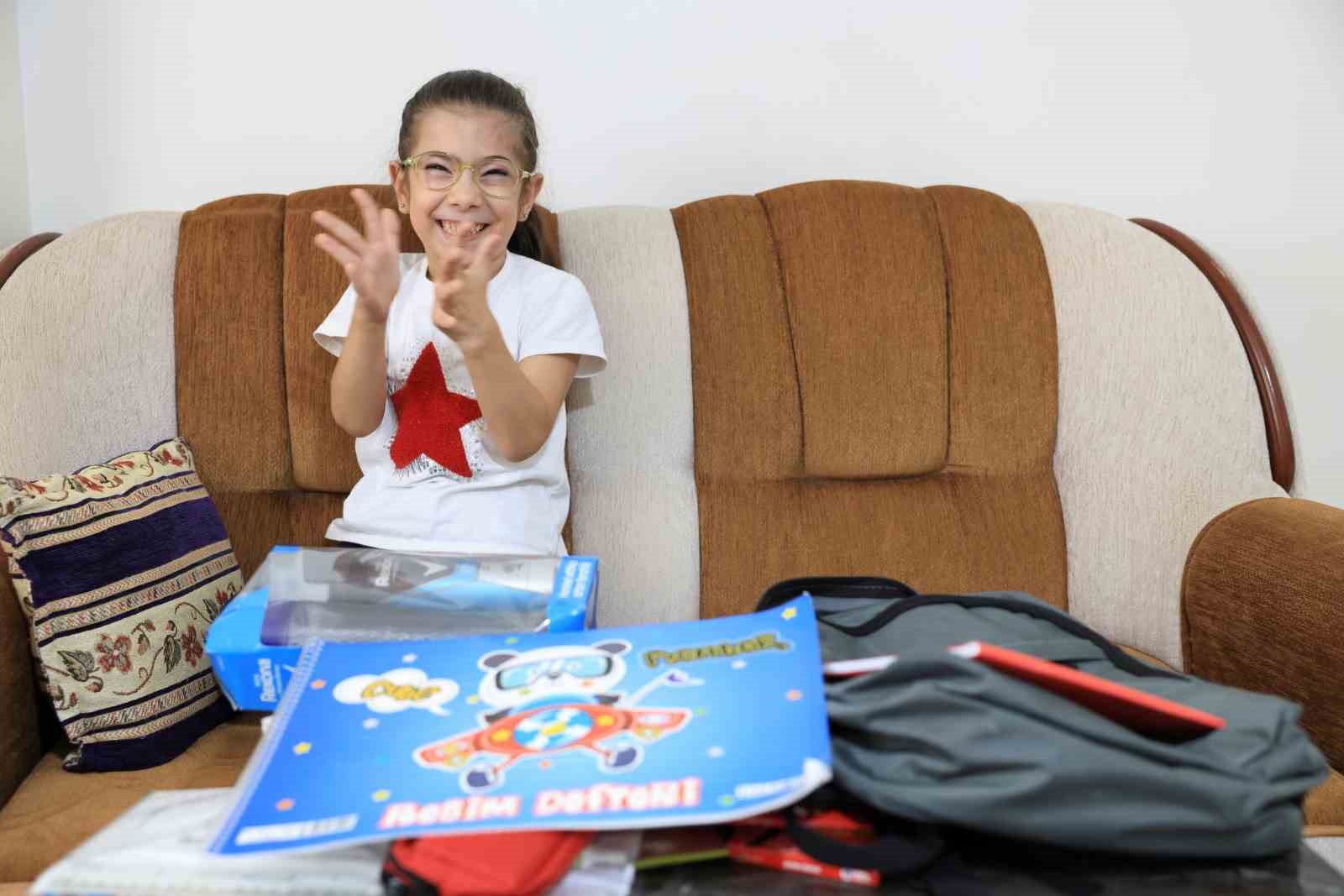 T&uuml;rk Kızılay&rsquo;dan deprem b&ouml;lgesindeki 7 bin 107 &ouml;ğrenciye yardım eli
