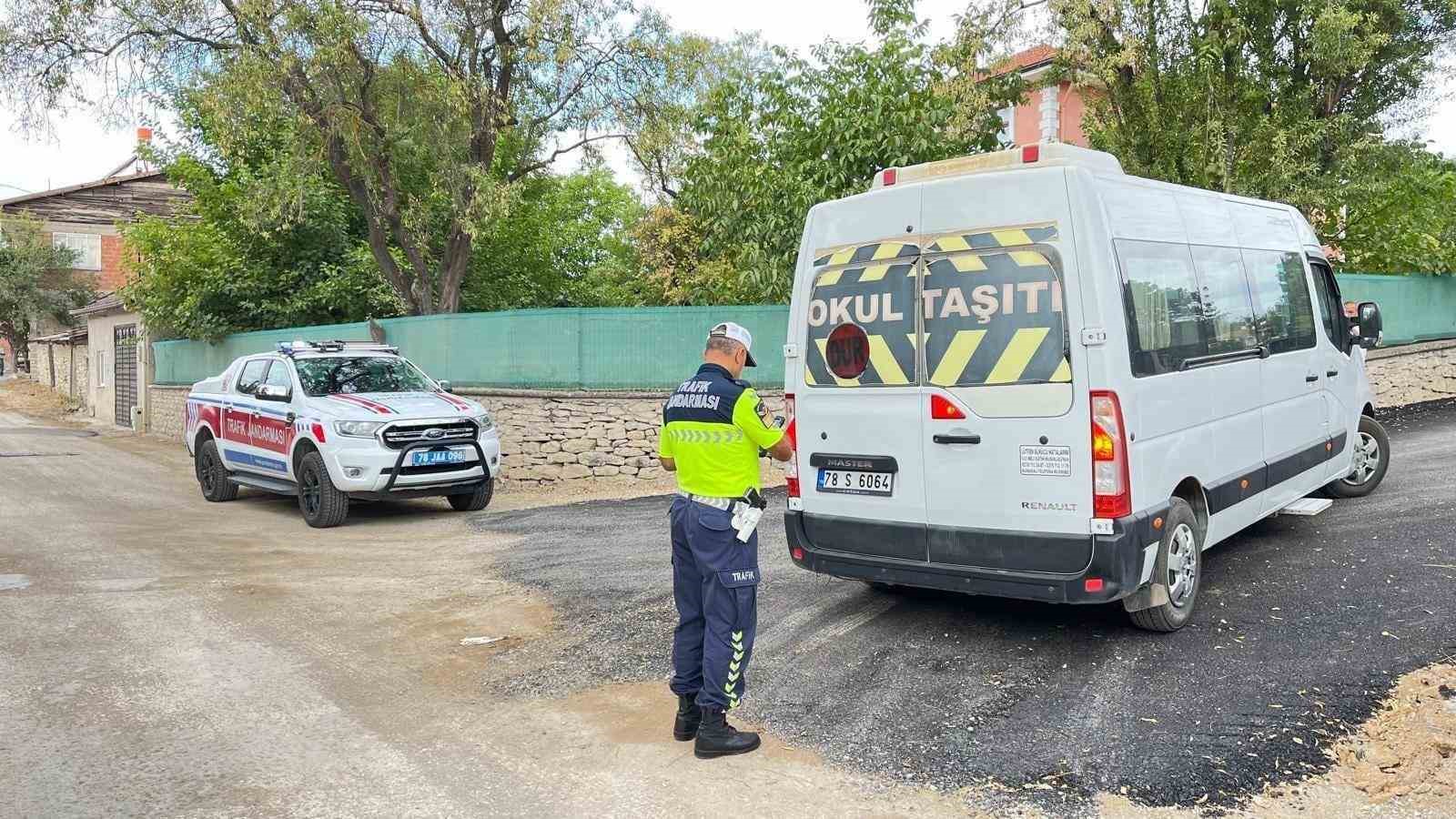 Jandarmadan okul servis ara&ccedil;larına denetim
