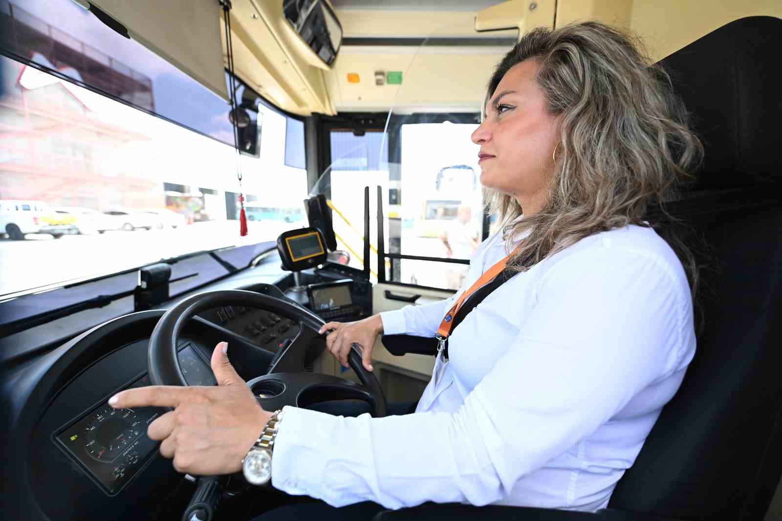 Mersin’de 2 çocuk annesi ücretsiz kursla otobüs şoförü oldu