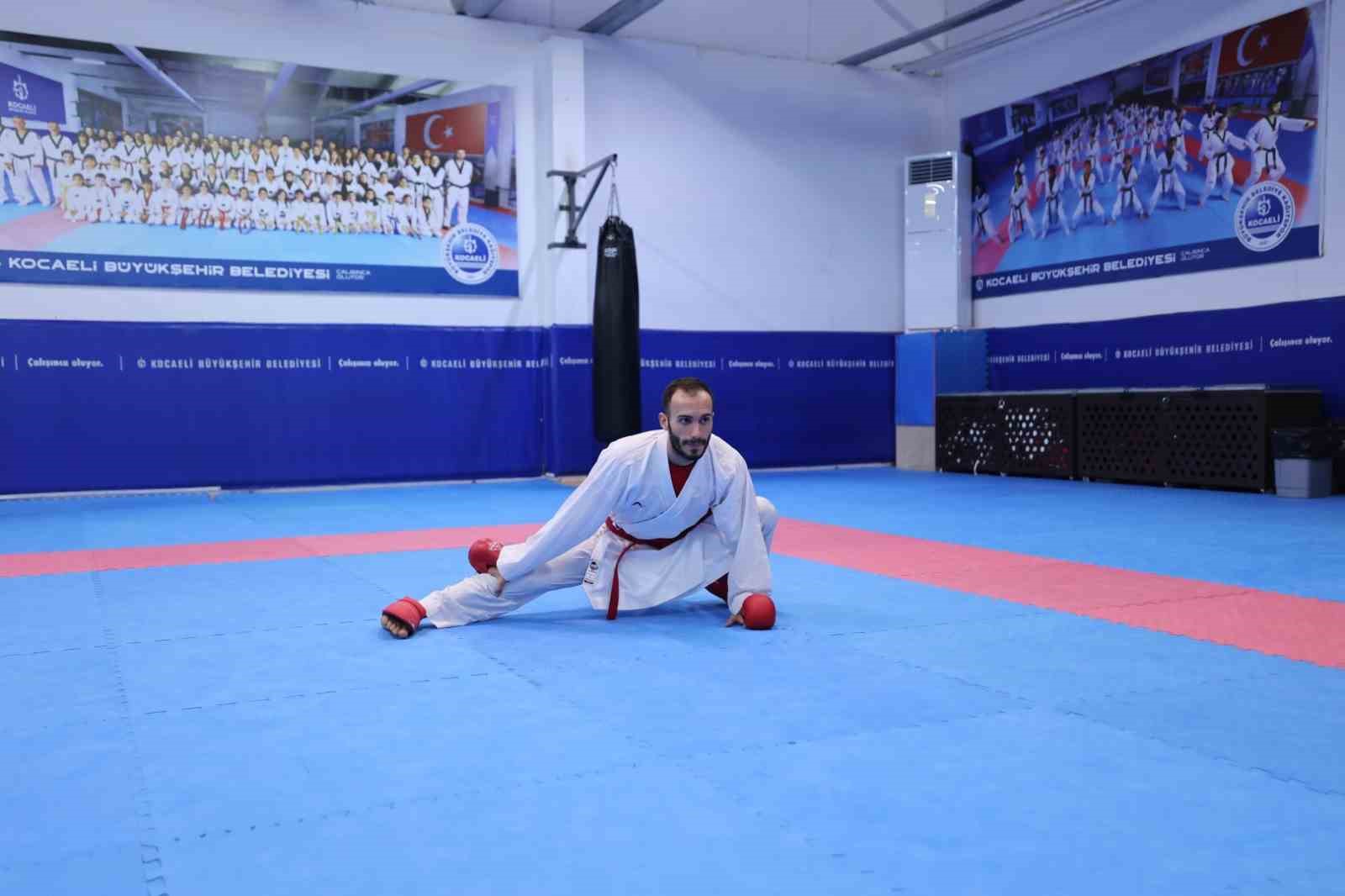 Karateci Enes Bulut, Kağıtspor&rsquo;daki başarısını &ouml;zetledi: "M&uuml;cadeleden asla vazge&ccedil;mek yok"
