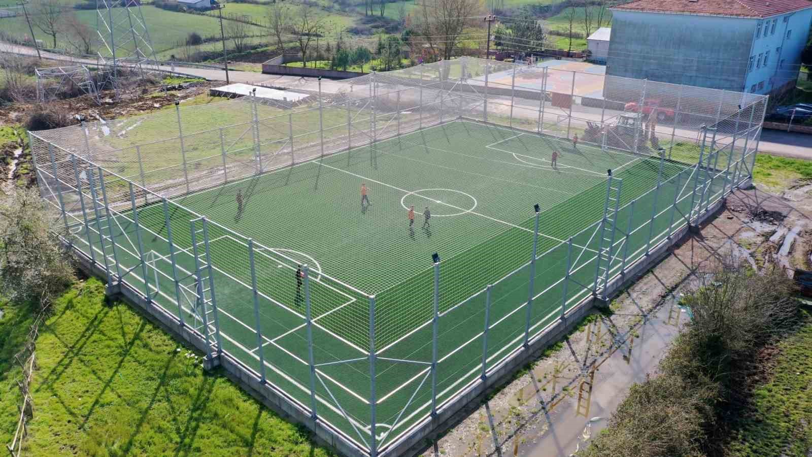 Kocaeli’ye 11 yeni futbol sahası kazandırıldı
