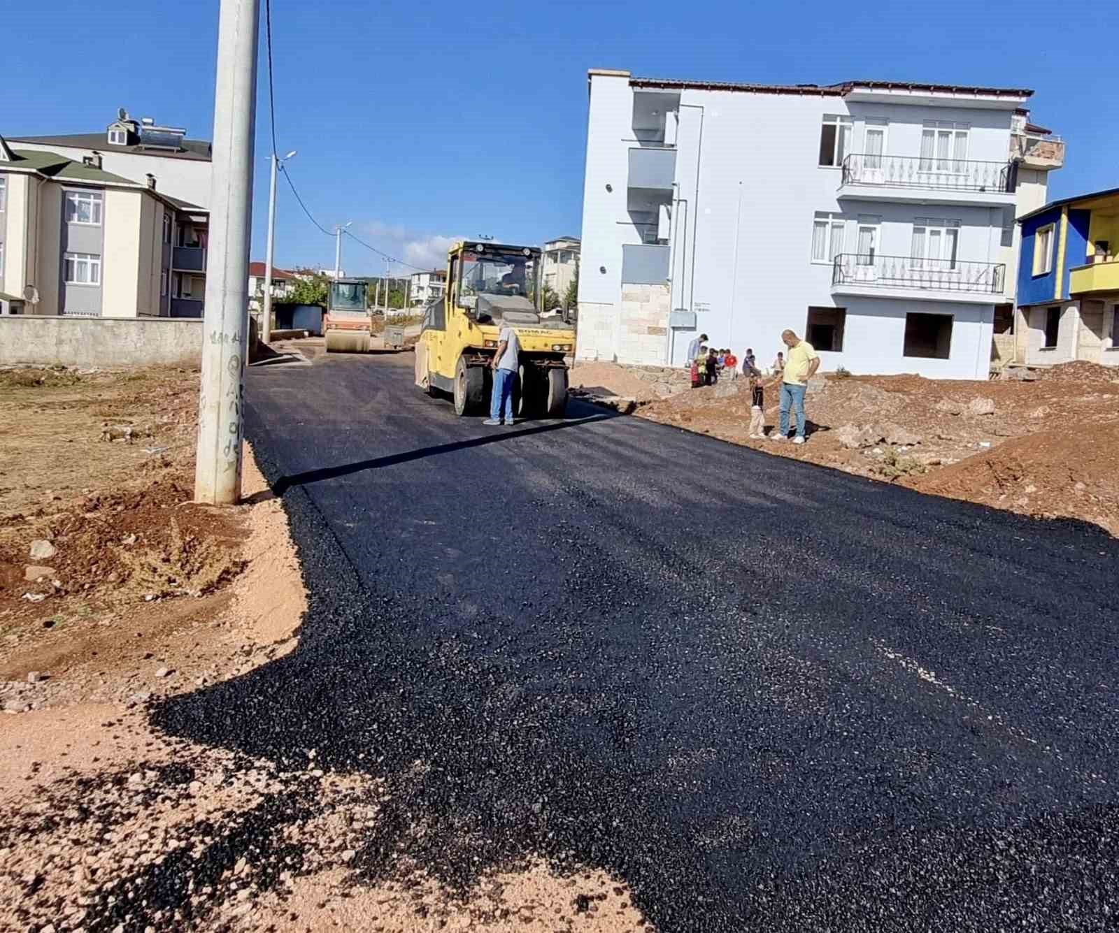 Körfez’de iki mahallede sıcak asfalt serimi tamamlandı