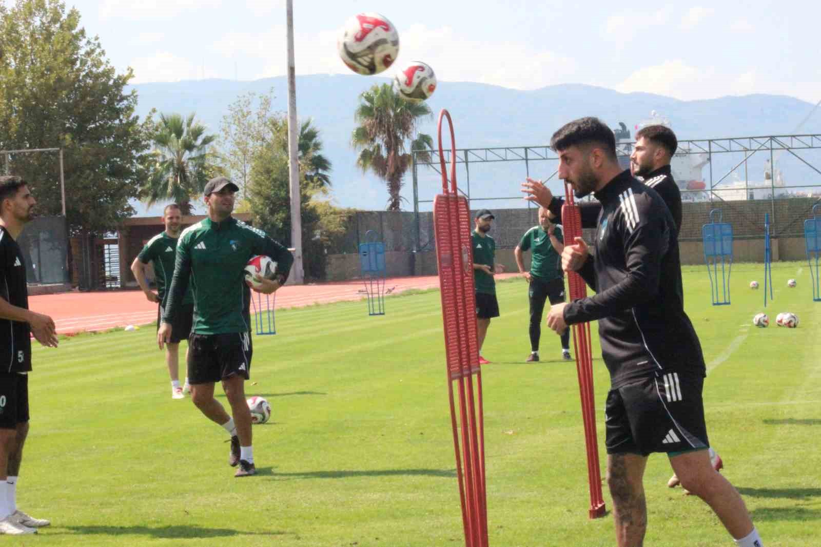 Botond Balogh: "S&uuml;per Lig&rsquo;i, Roland Sallai&rsquo;ye sordum"
