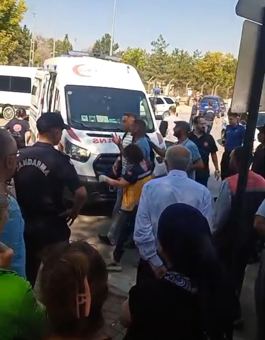 Boşanma aşamasındaki eşi ve ailesine kurşun yağdırdı: 4 yaralı