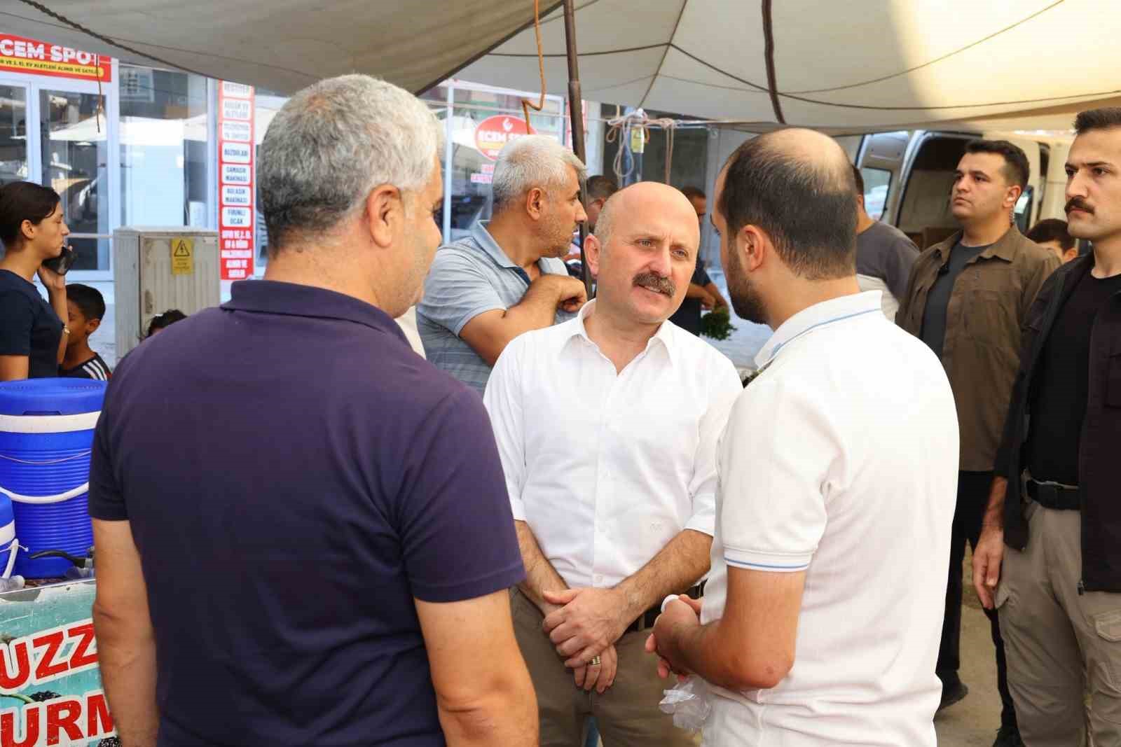 Vali Osman Varol semt pazarında vatandaşlarla buluştu