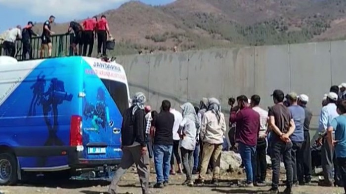 Ailesi hasat yaparken sulama kanalına düşen 8 yaşındaki çocuk boğuldu
