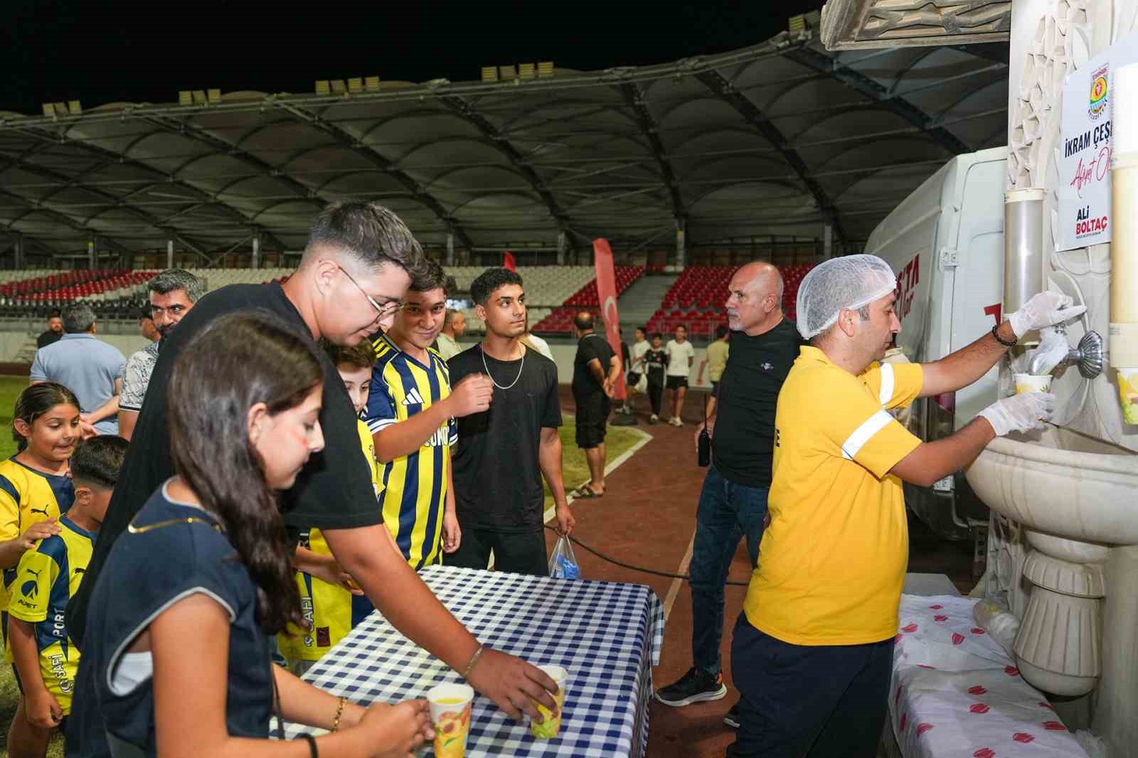 Tarsusta A Milli Takm ma cokuyla izledi
