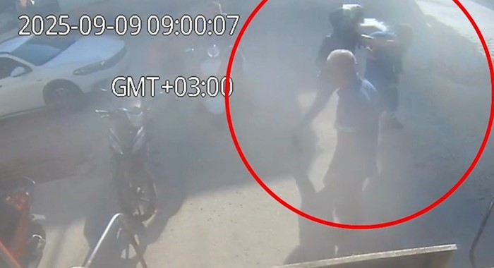 Temizlik görevlisinin dövülmesi kameraya yansıdı

