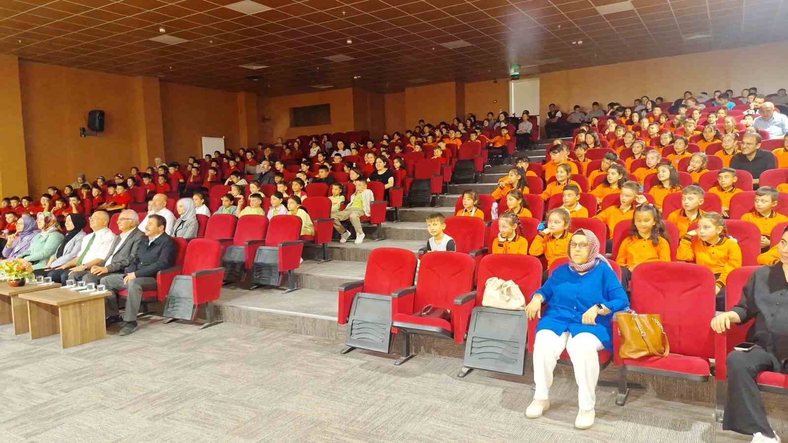 Hisarcık&rsquo;ta &ouml;ğrencilere "Yeşil vatan, orman sevgisi" konulu Hacivat-Karag&ouml;z g&ouml;lge oyunu
